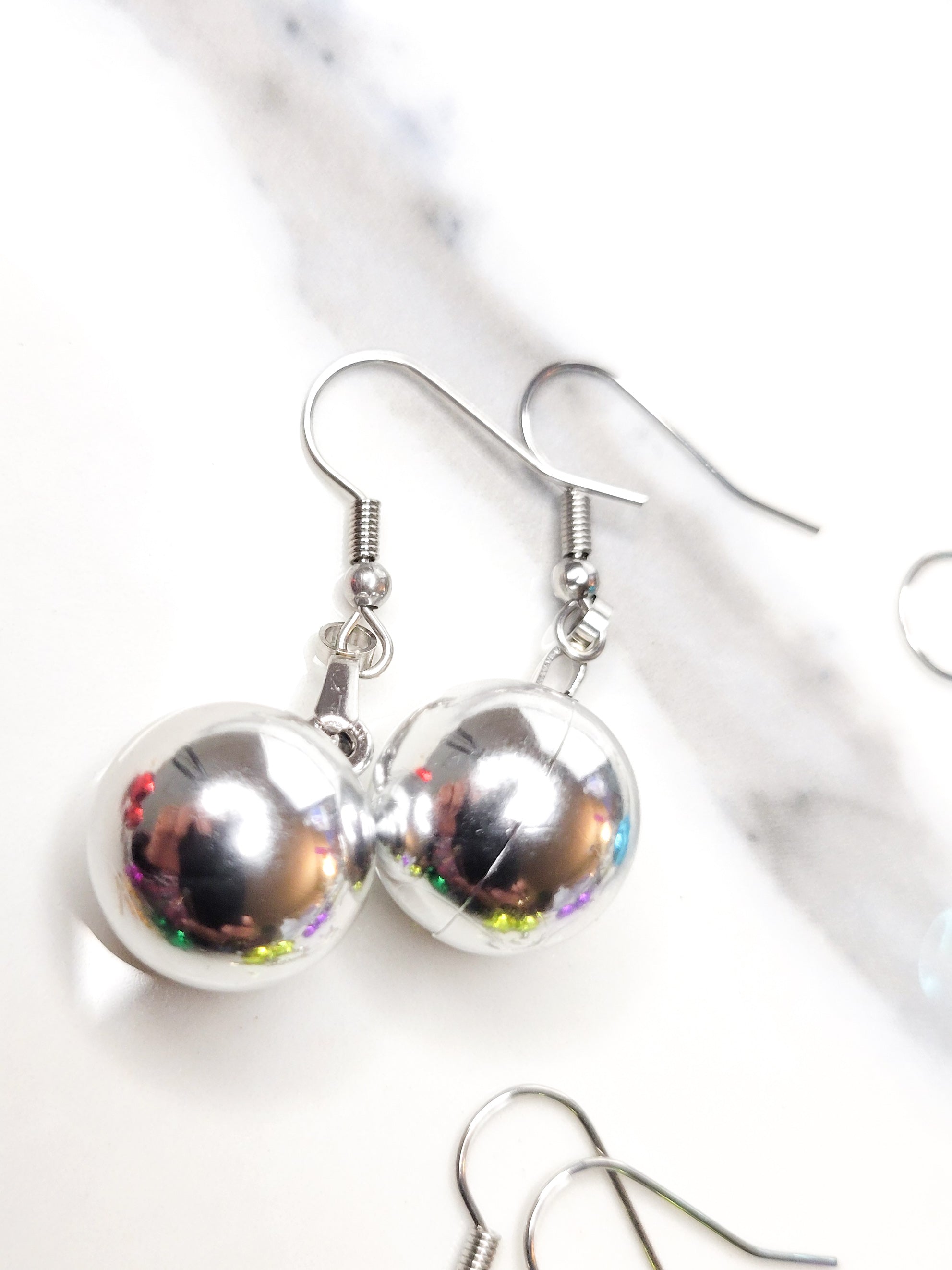 Holiday Glow Collection - Ornamental Globe