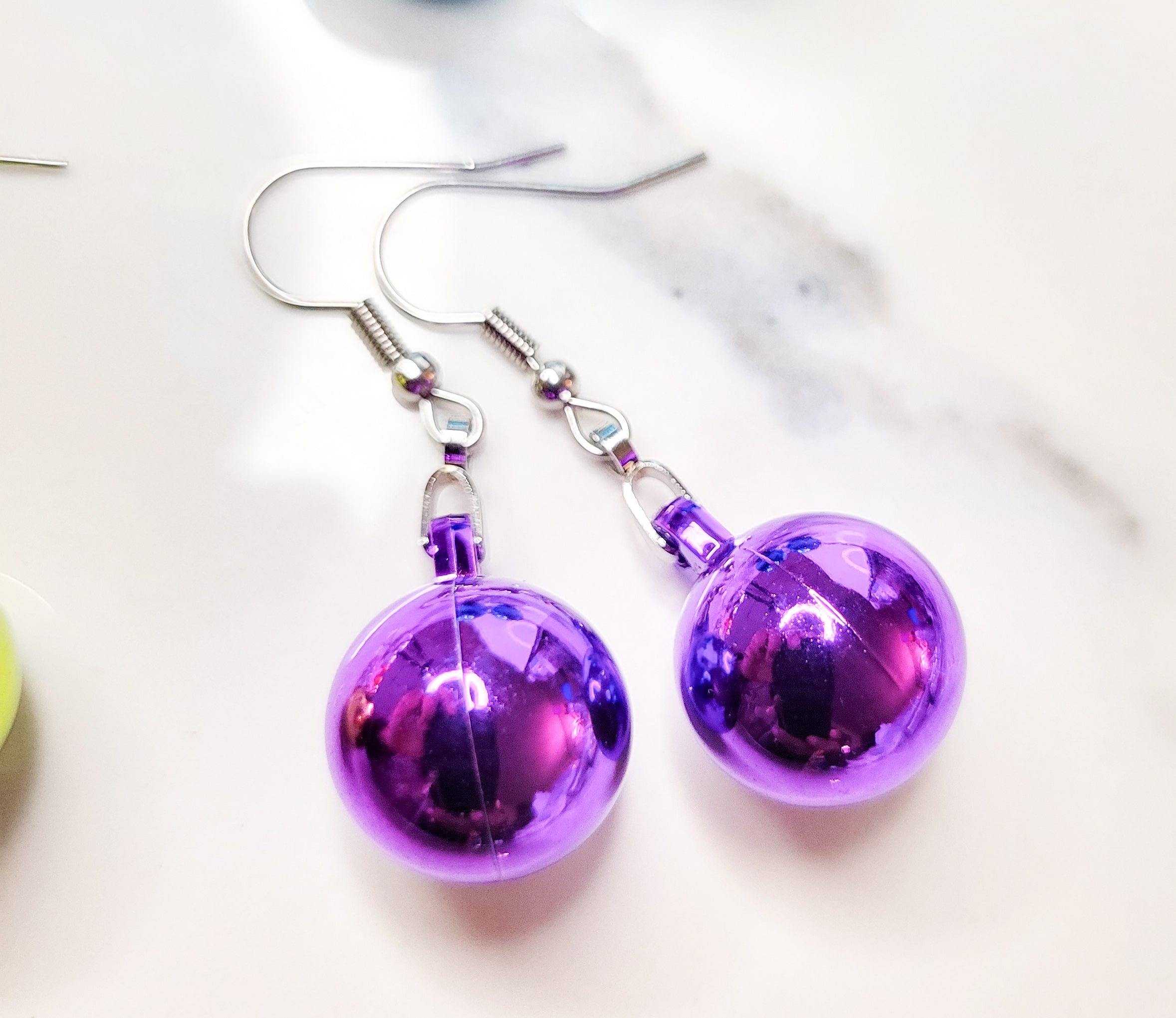 Holiday Glow Collection - Ornamental Globe